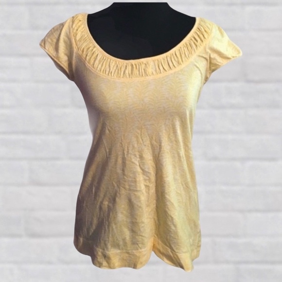 American Eagle Outfitters Tops - American Eagle Outfitters Small Yellow Fitting Lose Top